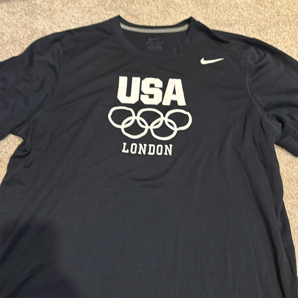 Men’s Nike Dri-fit short sleeve t, navy size Large